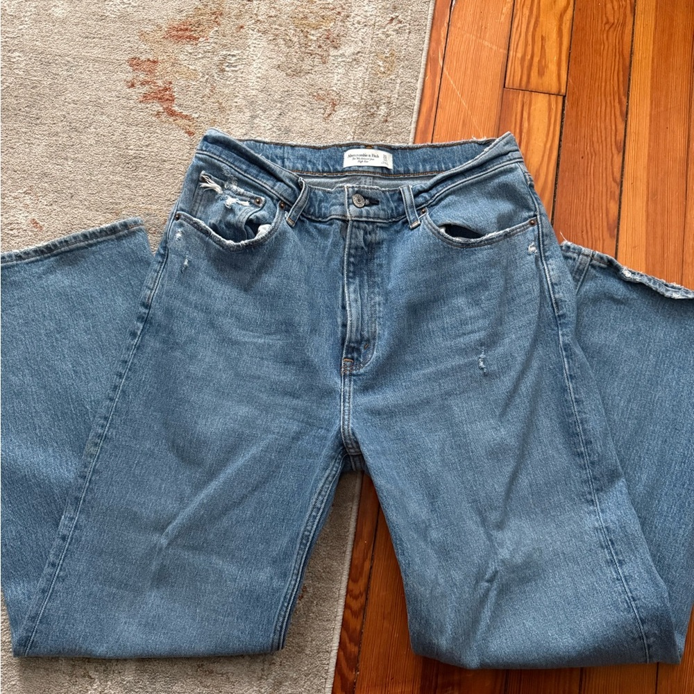 Abercrombie & Fitch Women's Relaxed High Rise Jeans